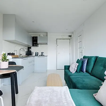 아파트 White Next To Polin Polish Jews Musem *