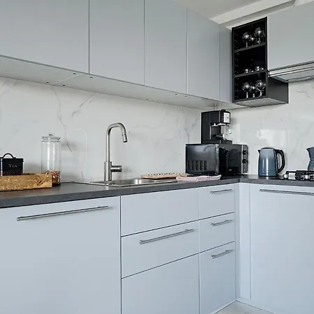 White Next To Polin Polish Jews Musem * Varšava